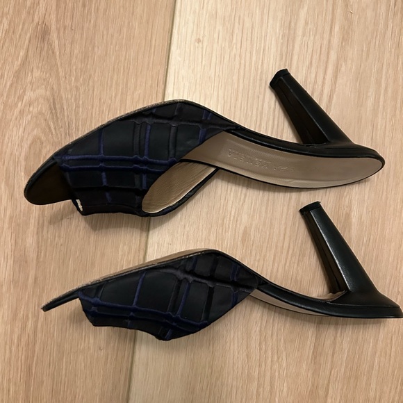 Bottega Vaneta satin heeled slides (black and subtle blue plaid). - Picture 4 of 6